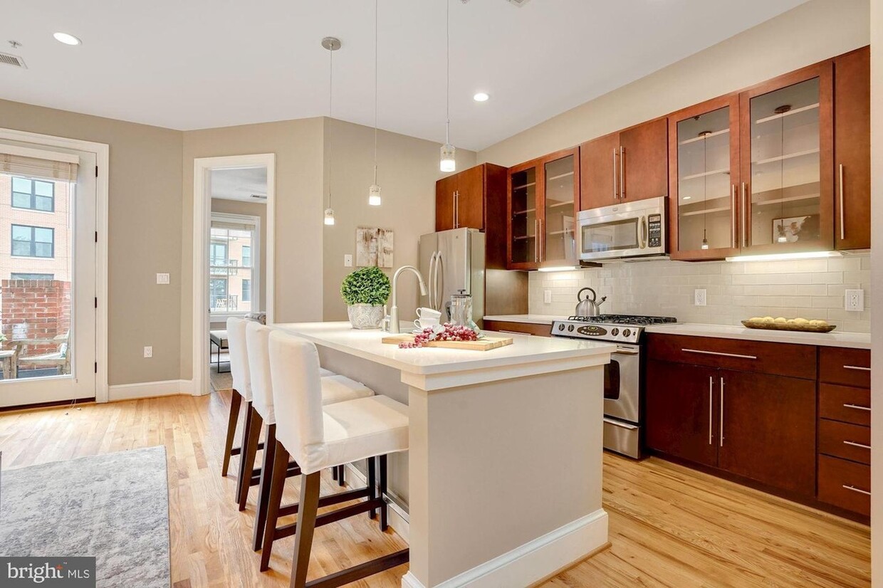 Unit is not furnished - 444 M St NW