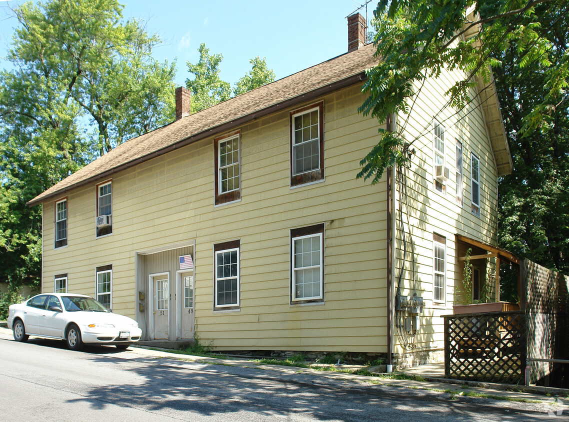 Building Photo - 49 Mansion St