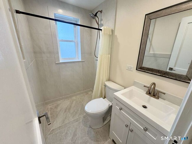 Foto del edificio - 120 Woodside Green