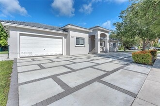 Building Photo - 6402 SW 93rd Pl