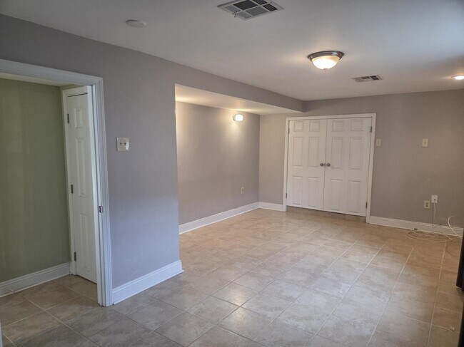 Dormitorio 1 - 4422 Walmsley Ave