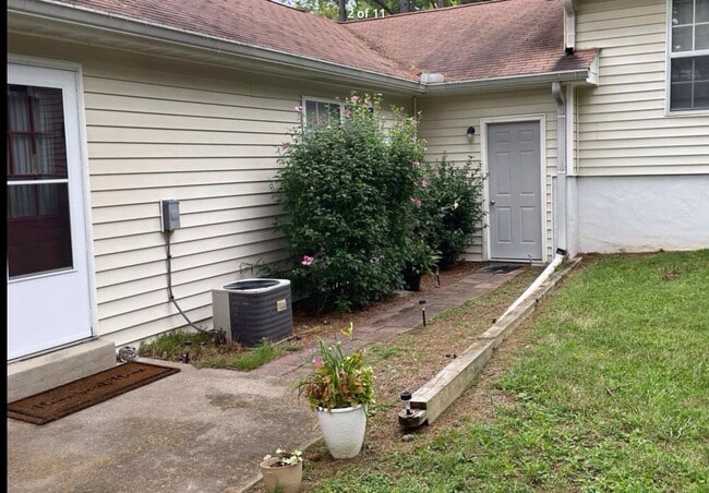 Building Photo - 2822 Airwood Dr