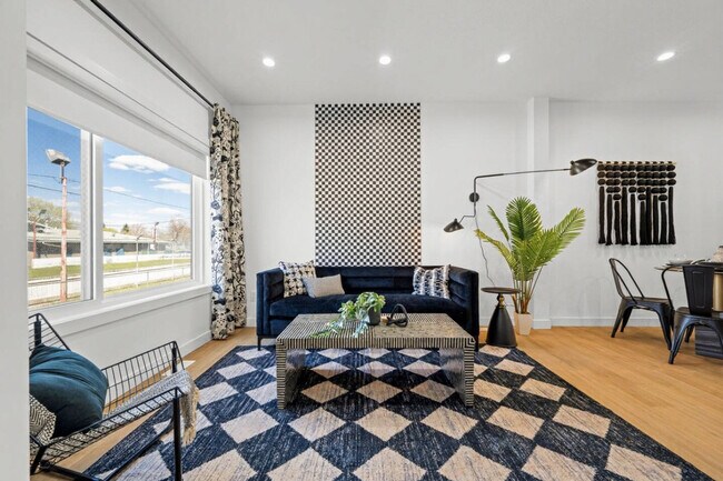 Photo du bâtiment - 11025-11155 155 St NW