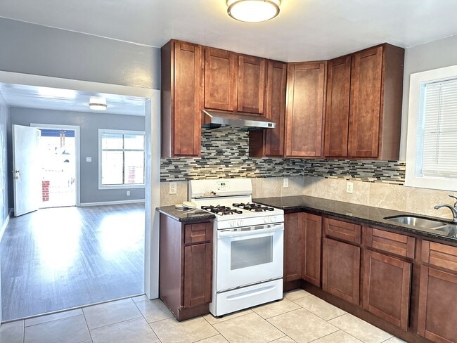 Foto del edificio - ~Lovely 2bdrm/2bath Newly Remodeled Home W/Washer&Dryer Hook Ups!
