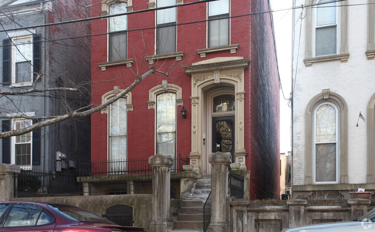 Building Photo - 421 Clark St