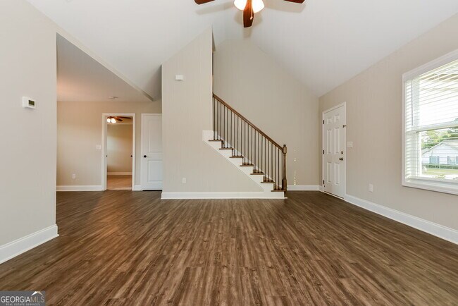 Foto del edificio - 320 Woodland Ridge Cir