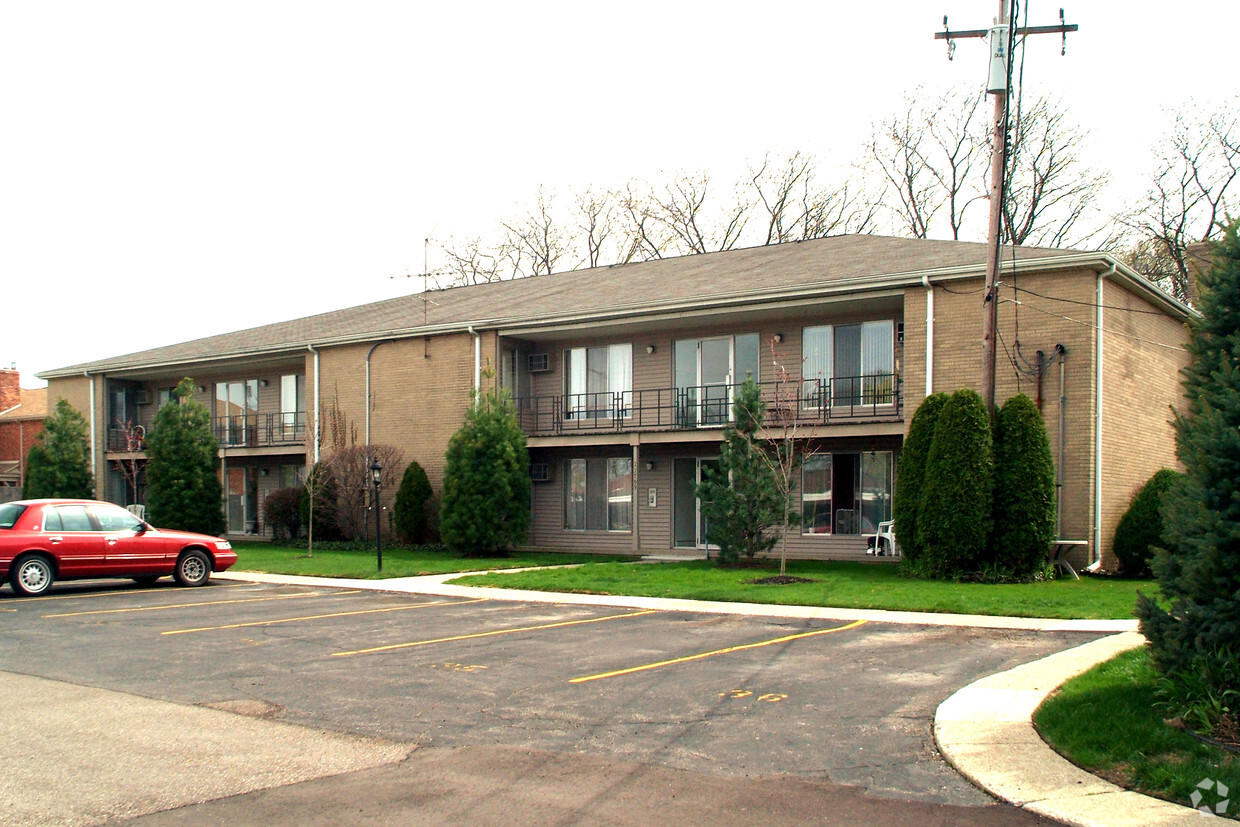 Building Photo - St. Clair Villas Condominiums