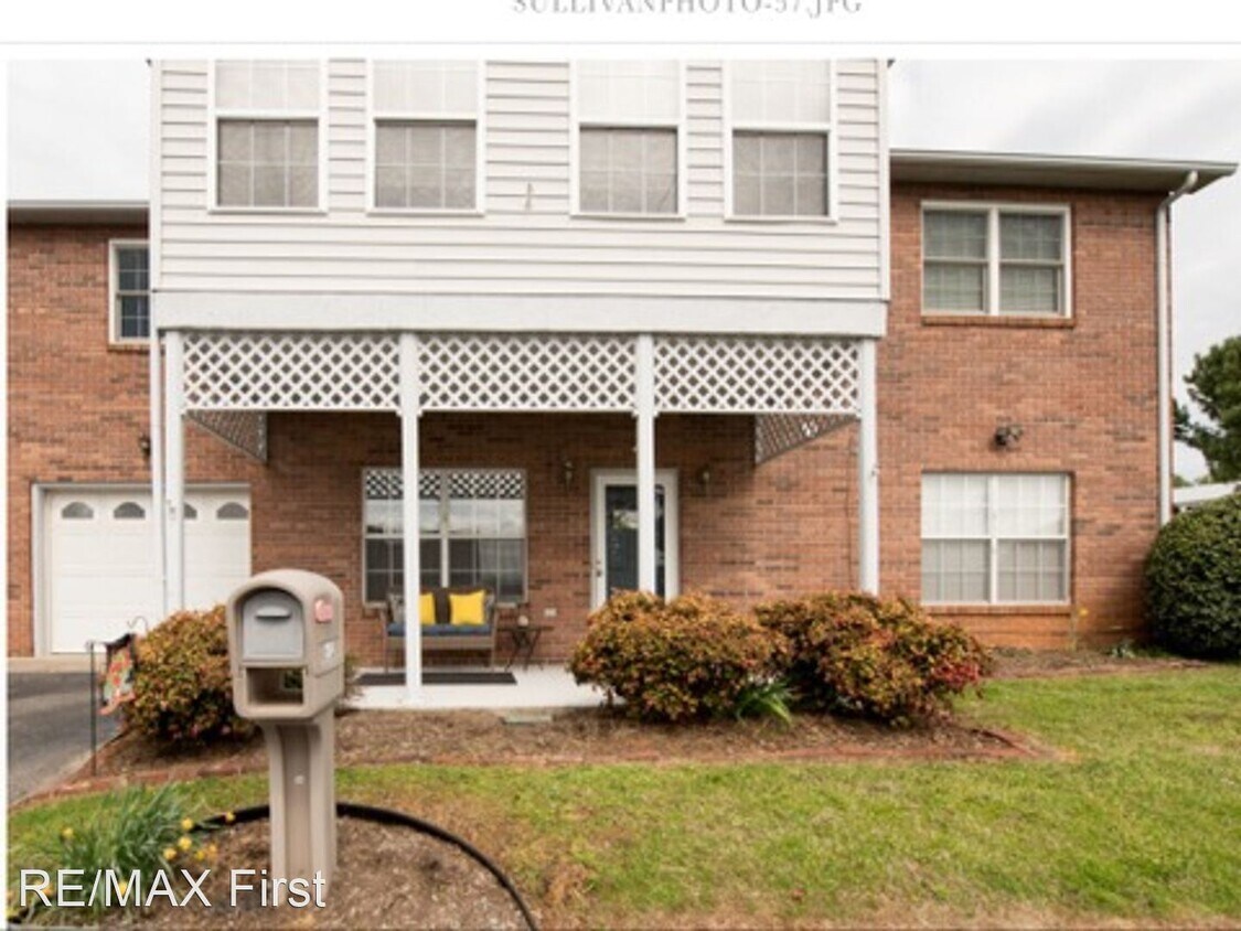 2 br, 2 bath House 2341 Governors Court House Rental in Maryville