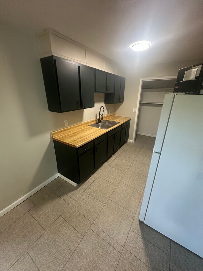 Foto del edificio - 2213 Crutchfield Ln