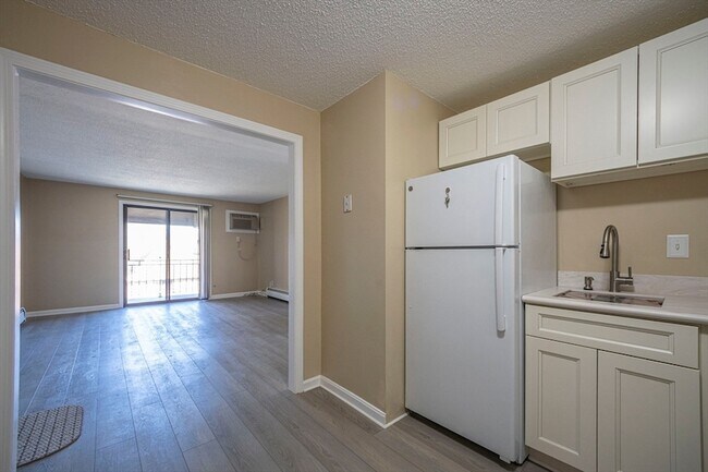 Foto del edificio - 645 W Lowell Ave