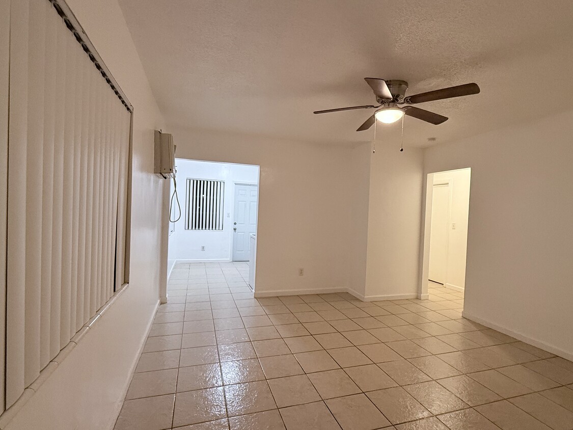 Front Entrance Living Room - 2515 McKinley St