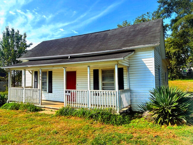 Building Photo - 208 School St