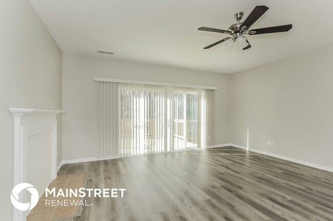 Building Photo - 9931 Seven Oaks Dr