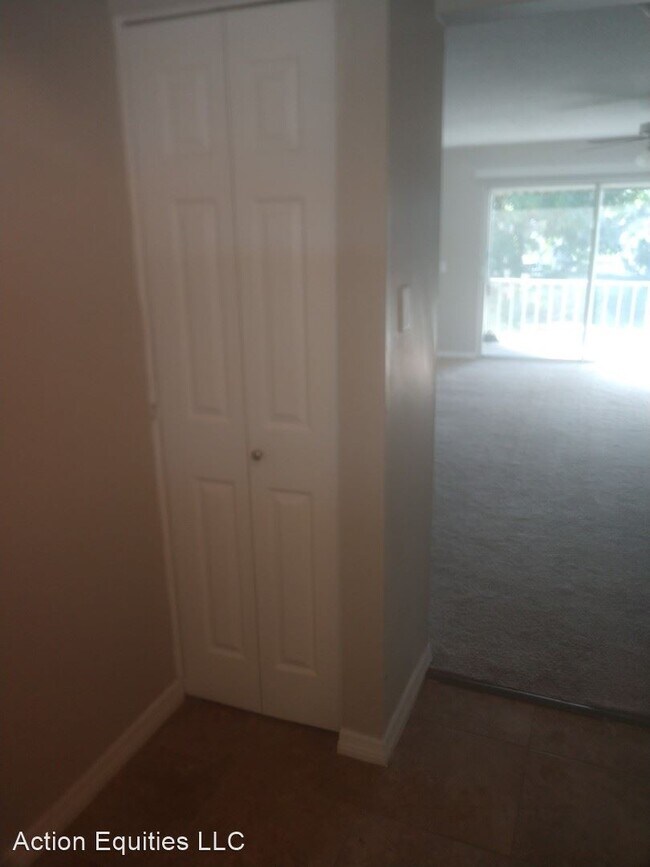 Building Photo - 3322 Camelot Dr