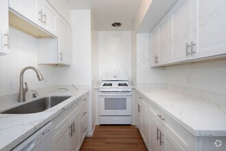 Building Photo - 3817 Riviera Dr