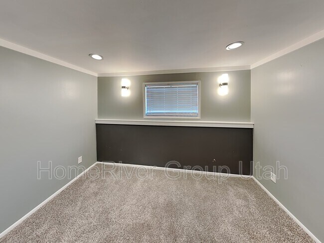 Building Photo - 2386 S 400 W