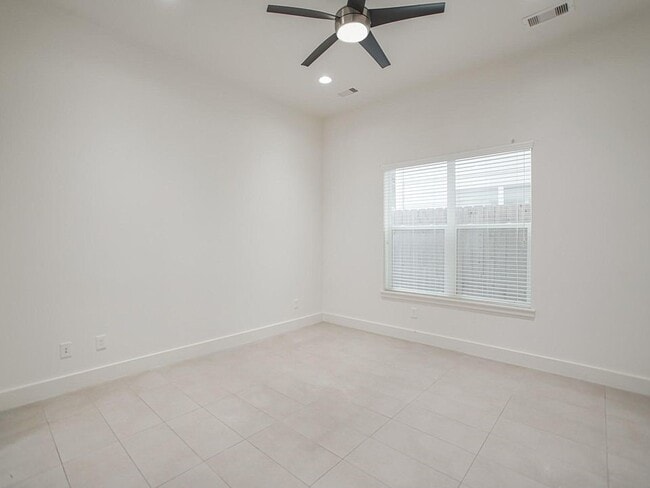 Building Photo - 2004 Rosedale St