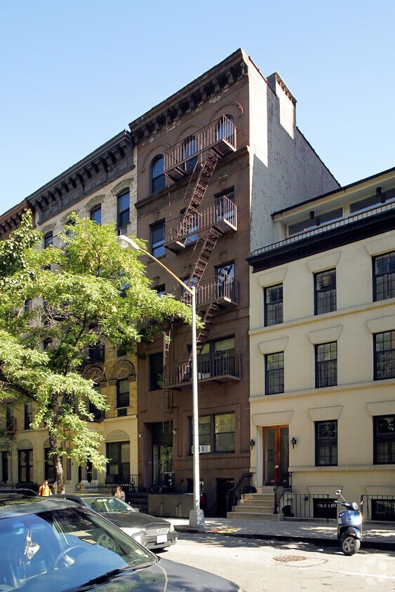 Primary Photo - 151 E 30th St