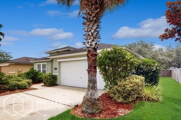 Foto del edificio - NOW AVAILABLE! - 12303 Bristol Creek Drive...