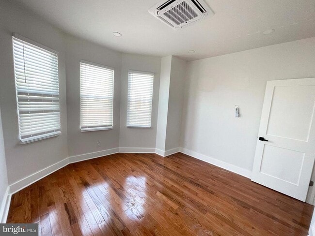 Building Photo - 309 S 60th St