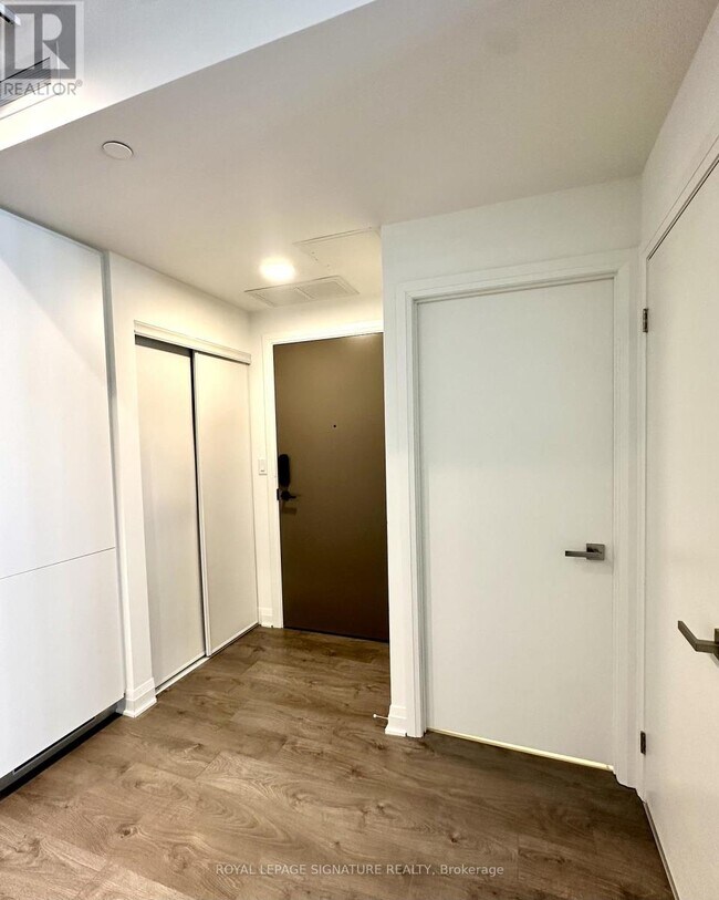 Photo du bâtiment - 4015 The Exchange