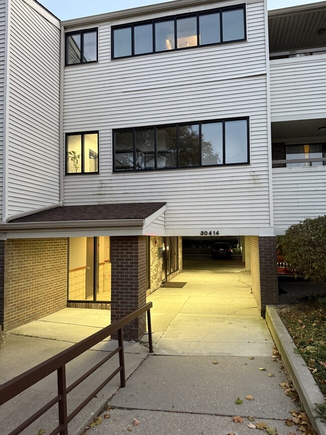 Building Photo - 30414 Orchard Lake Rd