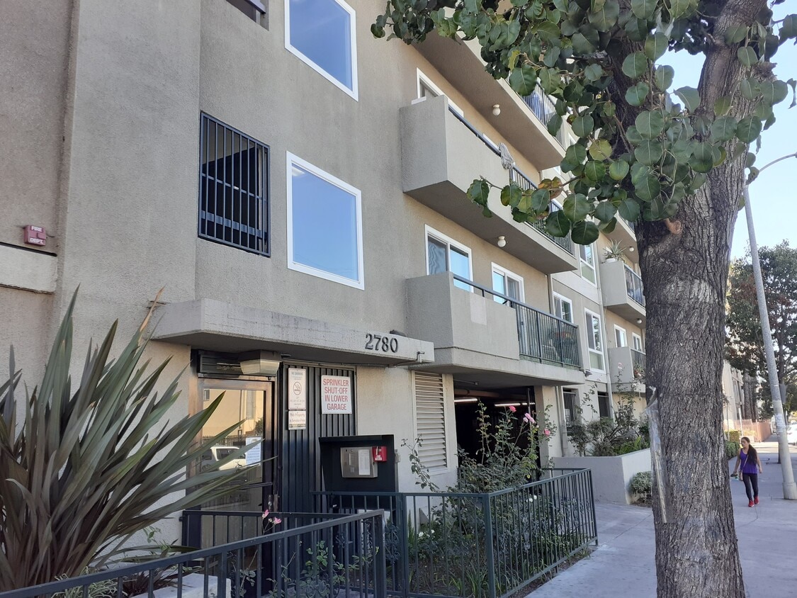 2780 San Marino St, Los Angeles, CA 90006 Apartments Los