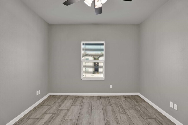 Foto del edificio - 4250 Dorel Dr