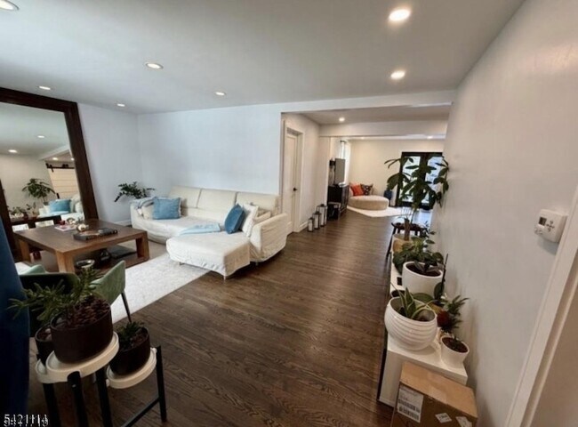 Foto del edificio - 321 Minute Arms Rd