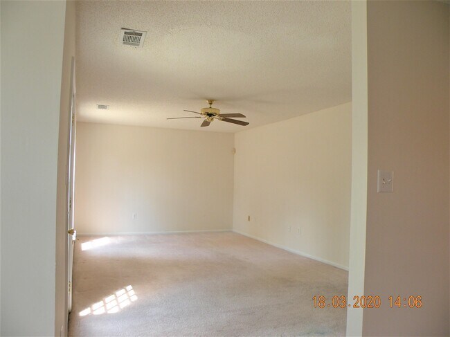 Building Photo - 160 Lions Gate Rd