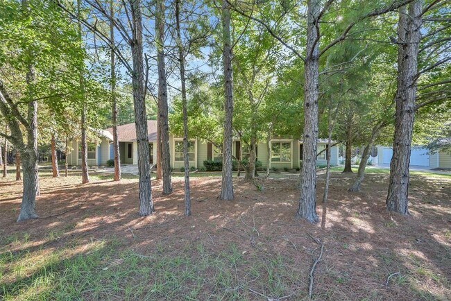 Building Photo - 28600 Equestrian Dr