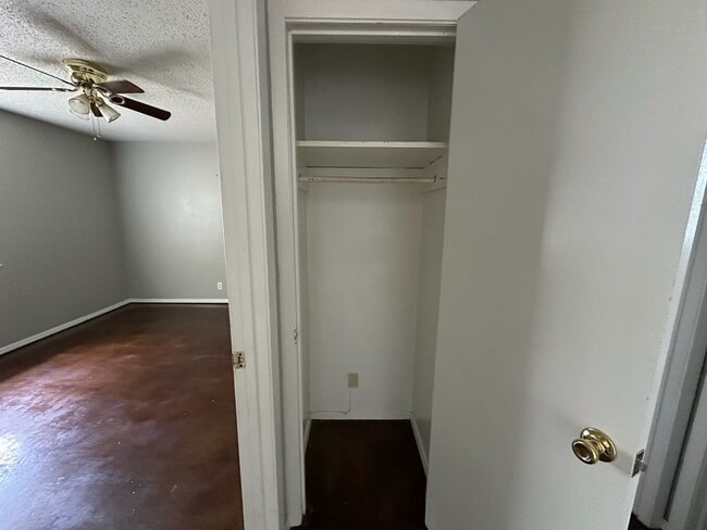 Building Photo - 212 Memory Ln