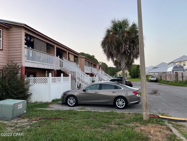 Building Photo - 6908 N Lagoon Dr