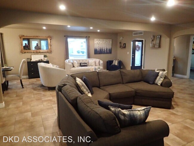 Building Photo - 3 br, 3.5 bath House - 9213 COSMOS
