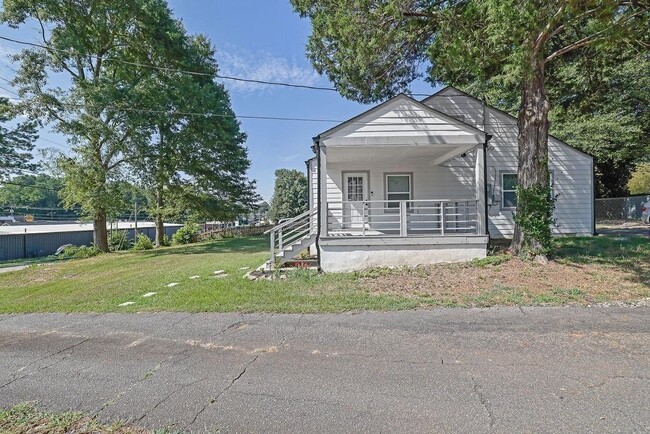 Building Photo - 280 Stone Mountain St