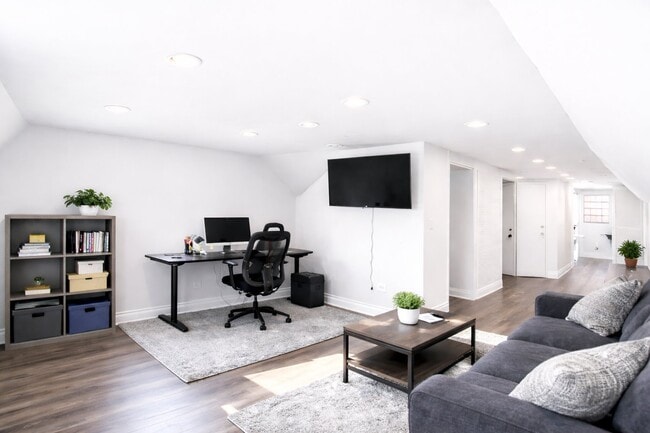 Photo - 2501 S Whipple St House