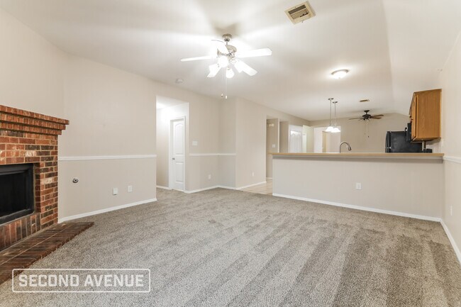 Foto del edificio - 3824 Clay Mathis Rd