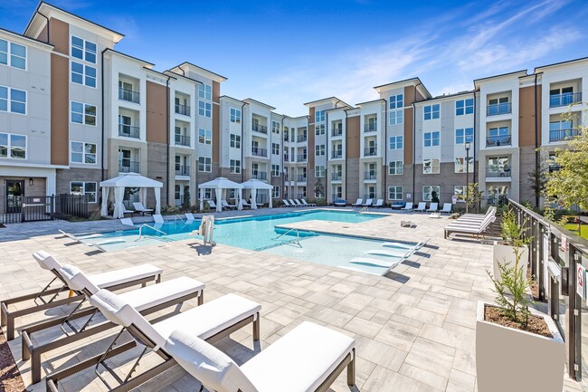 Building Photo - Bainbridge Cary