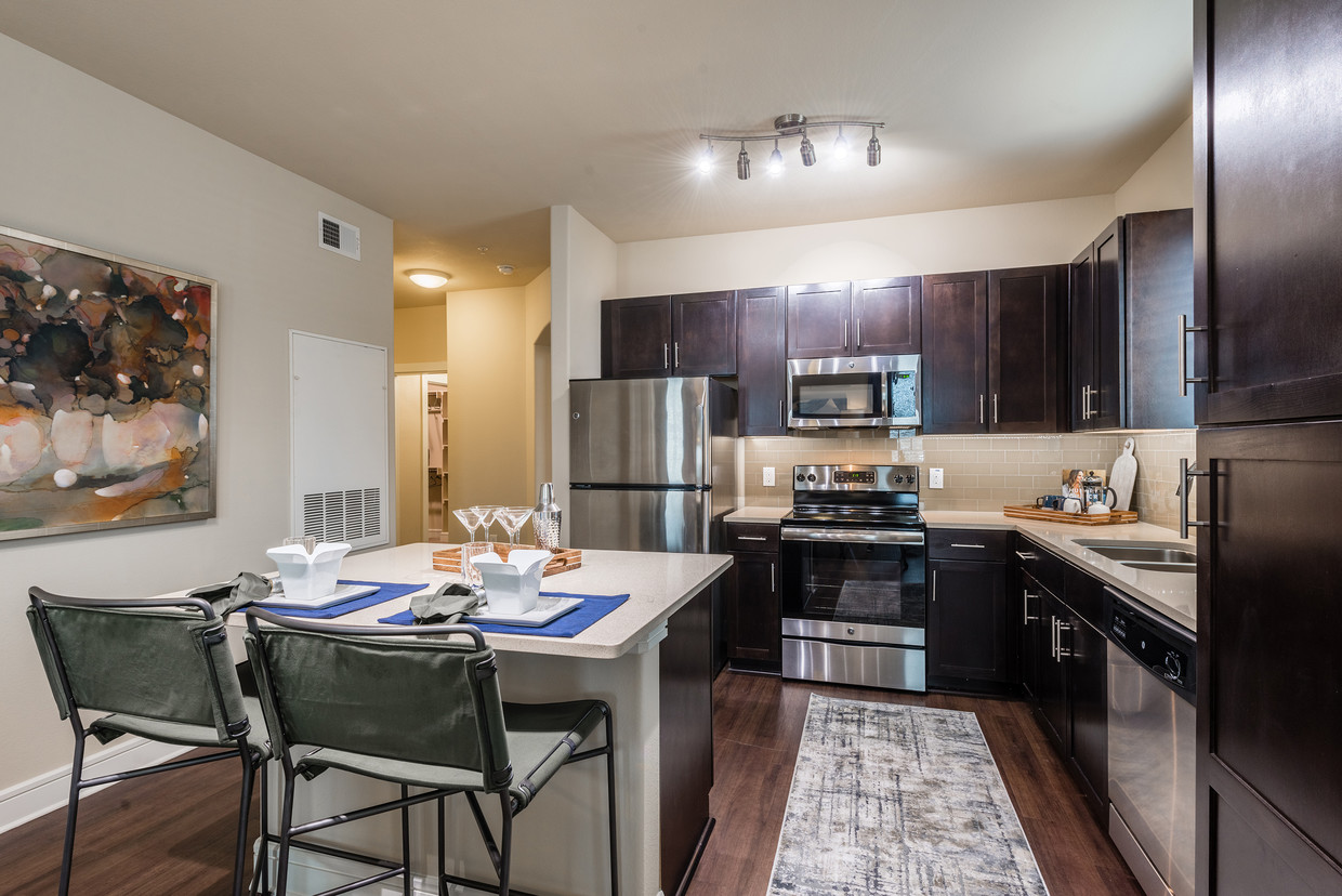 Cortland Waters Edge Apartments - Farmers Branch, TX ...