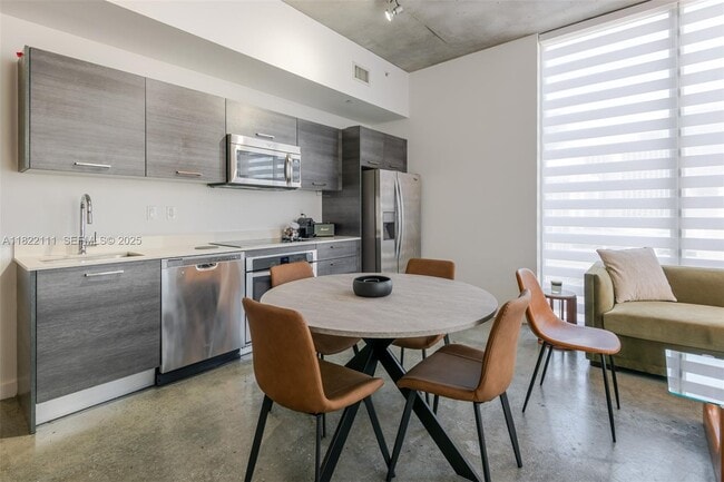 Building Photo - 151 SE 1st St