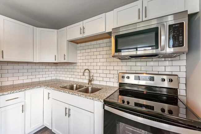 Building Photo - 1362 Clinton St