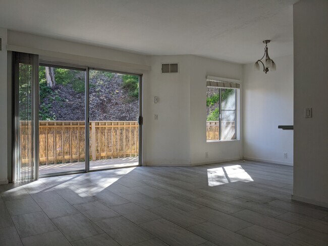 Foto del edificio - 8288 Gilman Dr