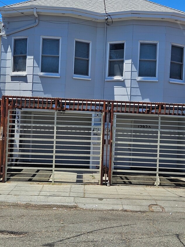 Building Photo - 1363 93rd Ave