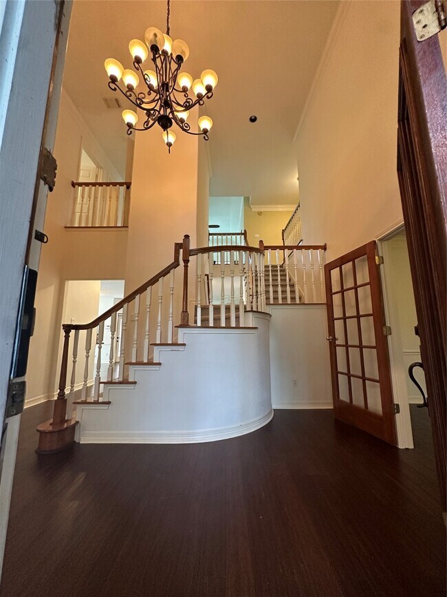 Building Photo - 3206 Oakland Dr