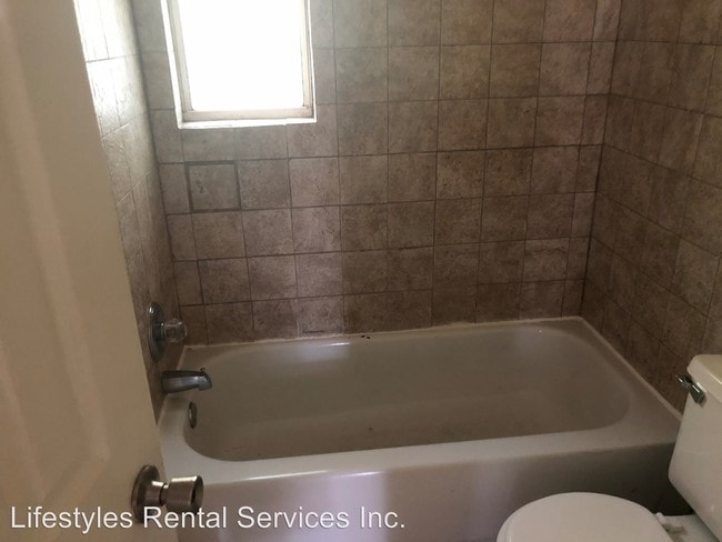 Building Photo - 3 br, 1 bath House - 3109 W 45th St