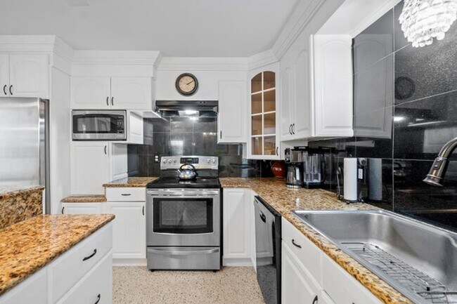 Foto del edificio - 321 Forsyth St