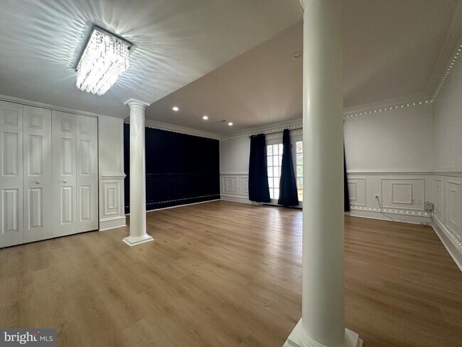 Foto del edificio - 8282 White Pine Dr