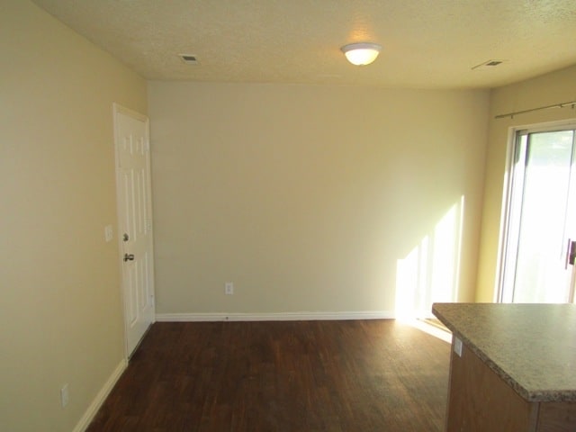 Foto del edificio - 1370 N General Dr