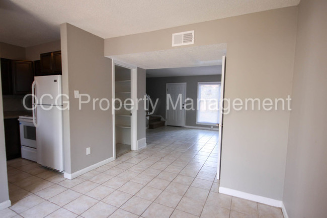 Foto del edificio - 654 Spottswood Manor Dr