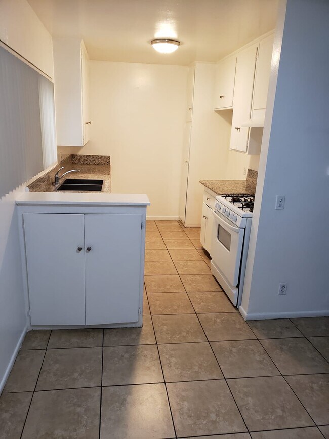 Building Photo - 14417 Valerio St